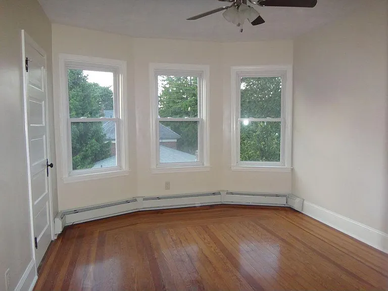 40 Tyndall Ave — Photo 10