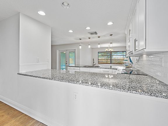 5th image of 475 Carissa Dr