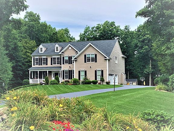 3rd image of 50 Stone Crest Dr
