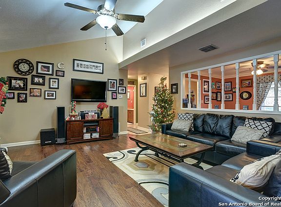 3rd image of 307 Fleetwood Ln