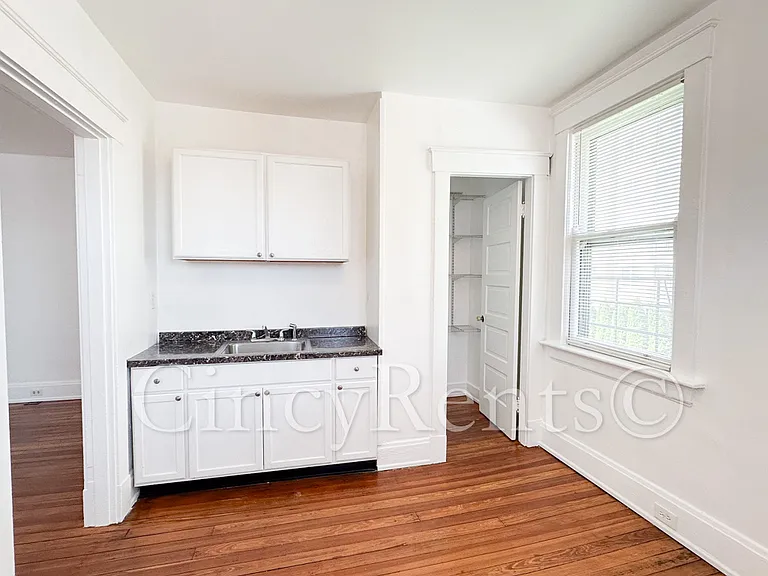 4033 Edwards Rd #4 — Photo 4