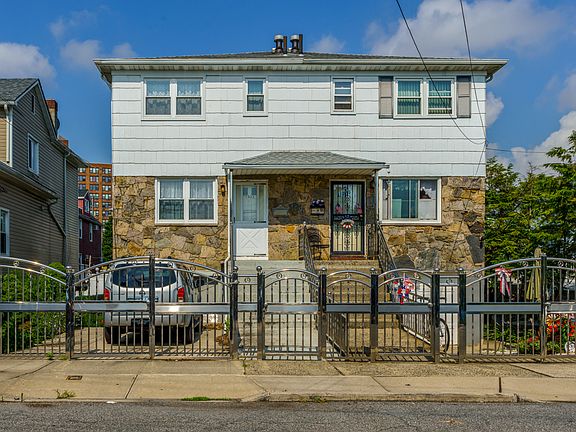 3rd image of 1555 Dwight Pl