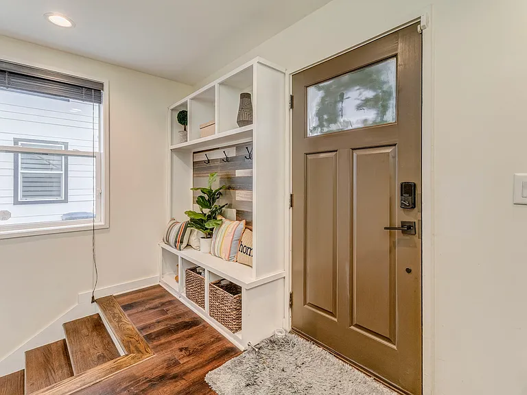 225 Crumley St SW — Photo 3