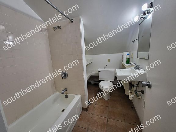 4th image of 120 W Indiana Ave #C