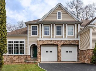 12 Creekside Ln, West Hartford, CT 06107