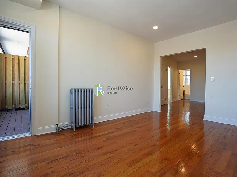 123 Sutherland Rd #P — Photo 12
