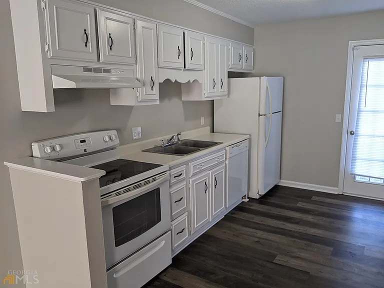230 Lanier Dr #301 — Photo 5
