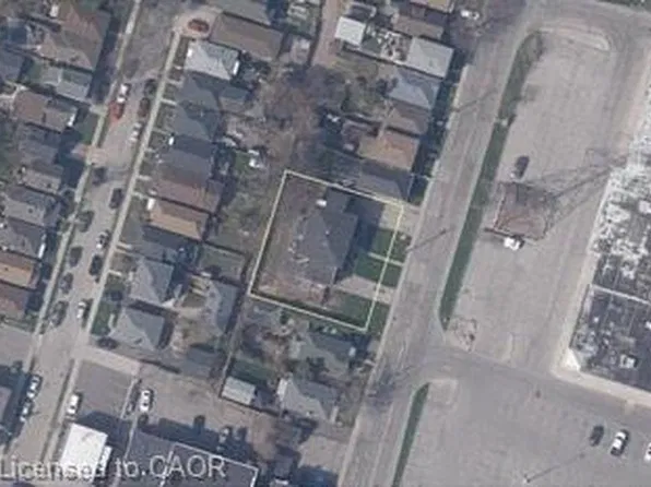 335 Strathearne Ave #329, Hamilton, ON L8H 5K9