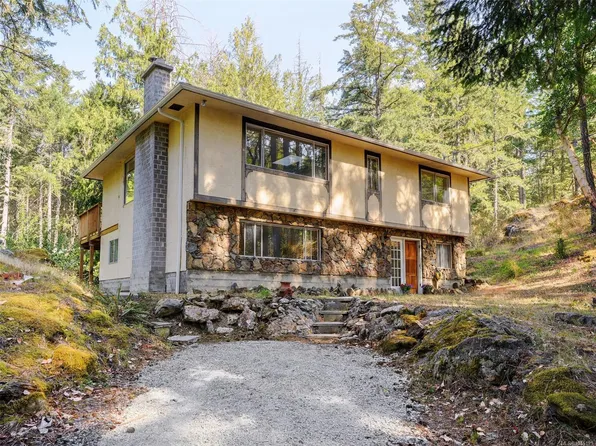 912 Finlayson Arm Rd, Highlands, BC V9B 6E6