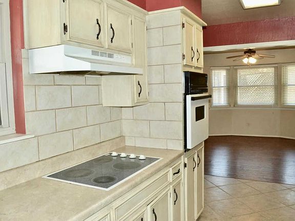 3rd image of 3211 Linda Ln