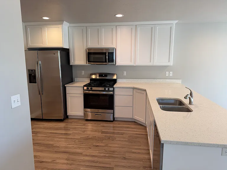 1138 S 1740 W — Photo 5