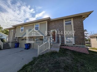204 SE Greystone Dr, Lees Summit, MO 64063