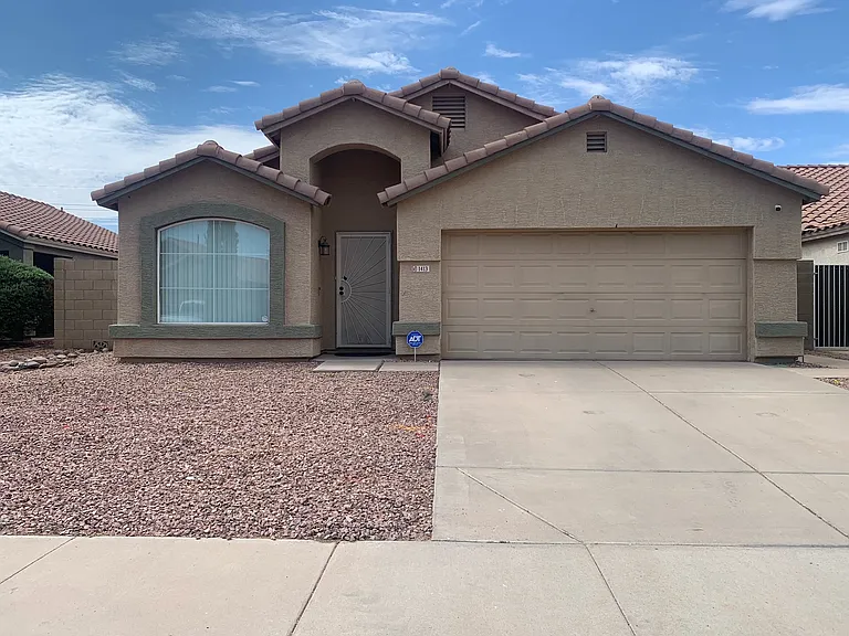 1413 W Kesler Ln — Photo 1