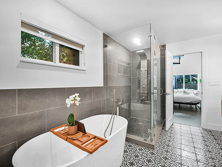 150 NE 50th Ter — Photo 19