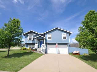 1745 SW Hidden Valley Dr, Topeka, KS 66615