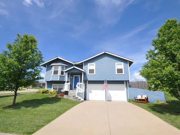 1745 SW Hidden Valley Dr, Topeka, KS 66615