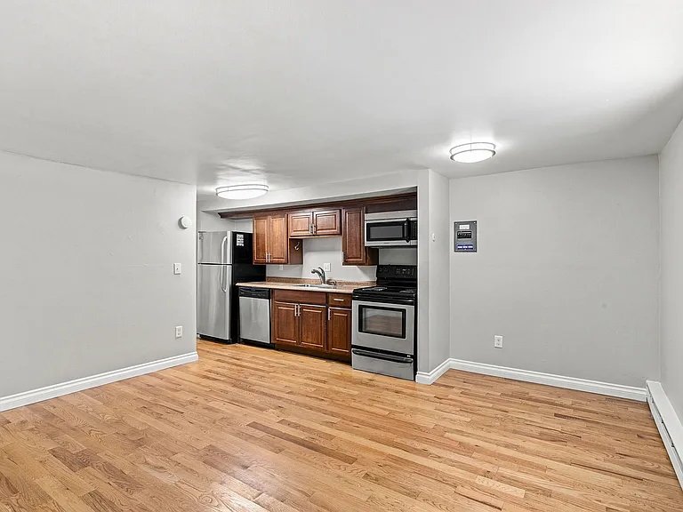 222 Logan — Photo 32