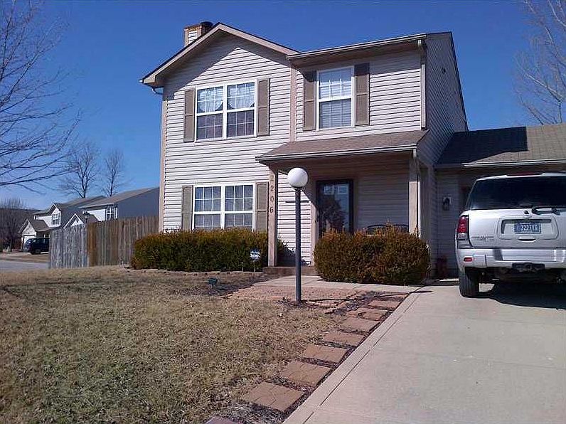 1st image of 2206 Rolling Oak Dr