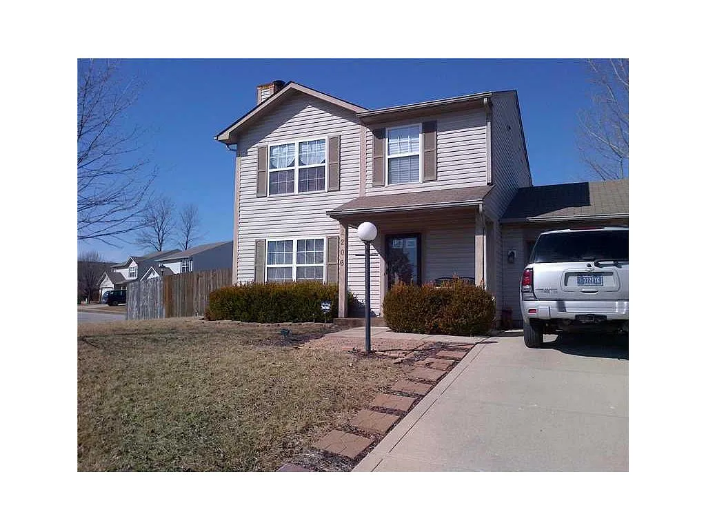 2206 Rolling Oak Dr photo 1