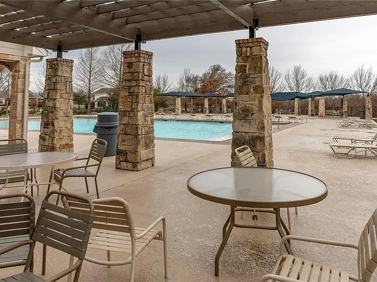 708 Creekside Dr — Photo 28
