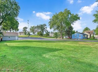 155 S Oakwood Ave, West Chicago, IL 60185