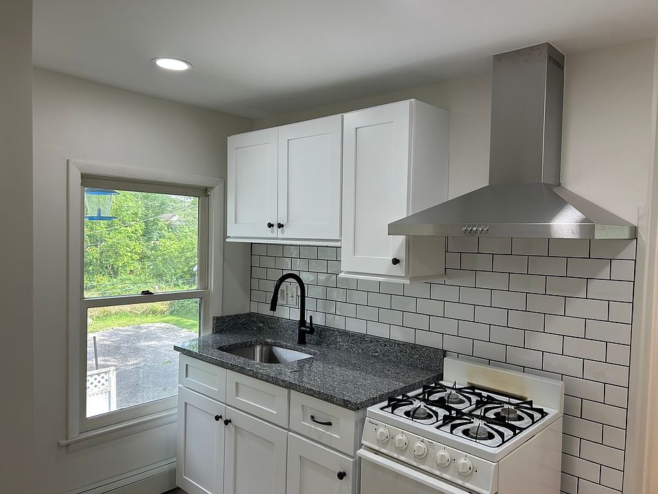 1st image of 607 W Madison St