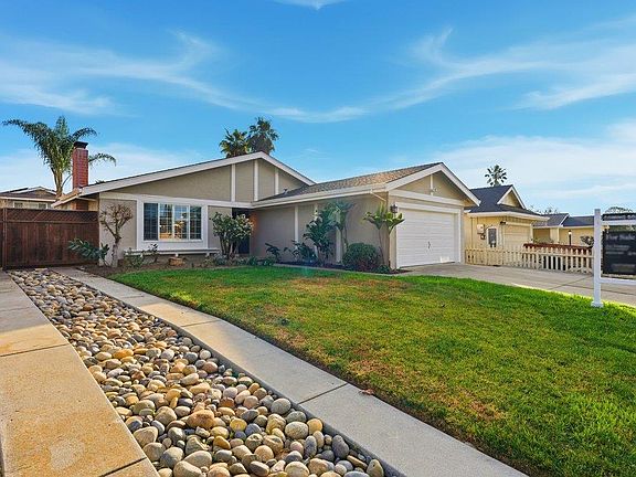 2nd image of 318 Avenida Pinos