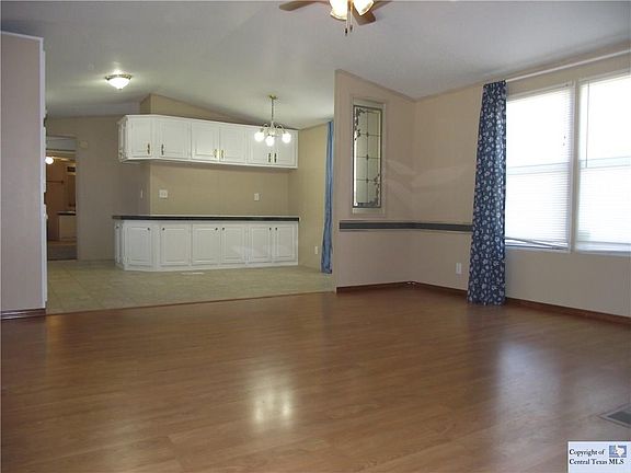 3rd image of 131 Leaning Oaks Cir