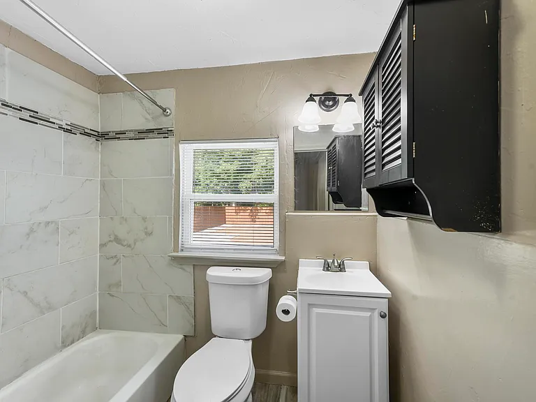 2717 Townsend Dr — Photo 6