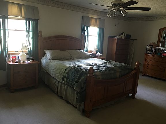3rd image of 23661 Parker Ct