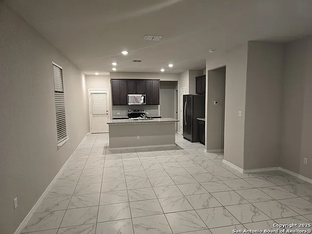 4 bed, 2.0 bath, 1602 sqft, $1,750 — Photo 3
