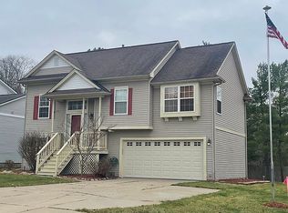 900 1st St, Fenton, MI 48430