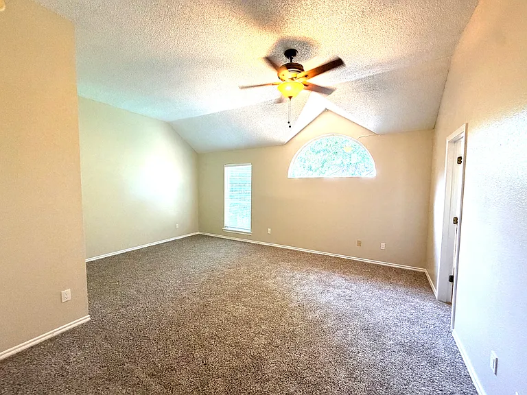 2417 Warwick Ave — Photo 18