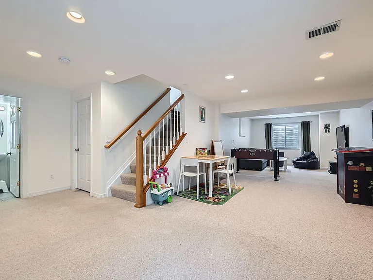 2524 Lexington St — Photo 22