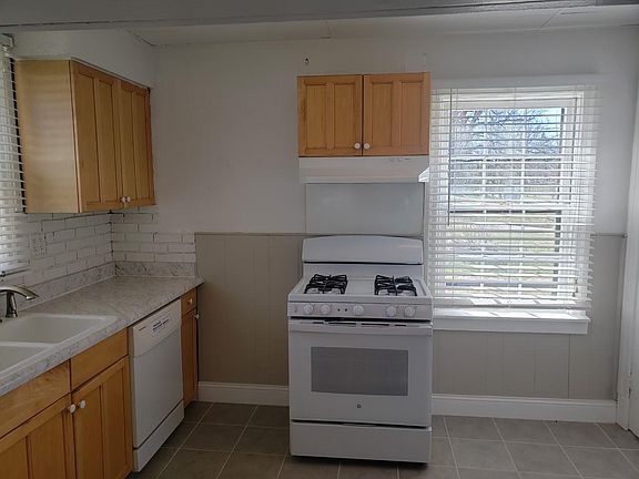5th image of 556 S Clay Ave