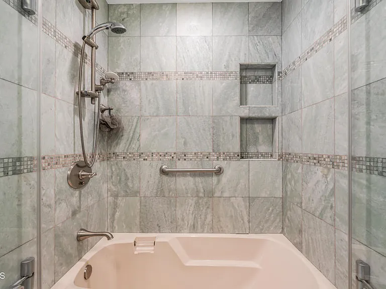 327 Bethany St — Photo 30