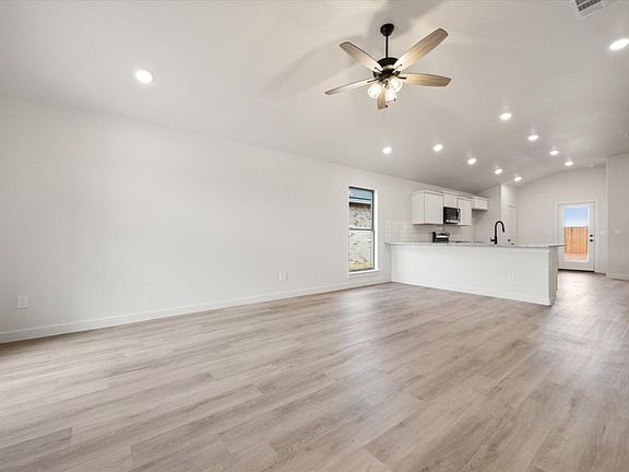 4th image of 2416 Bryan Ave