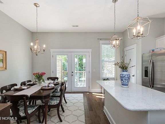 2nd image of 4036 Tamarisk Ln