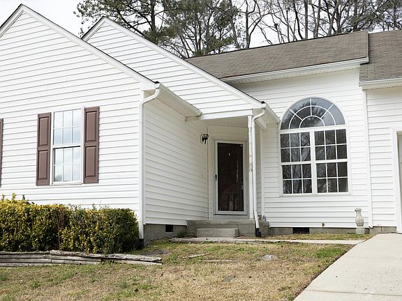 2nd image of 104 Hickory Glen Ln