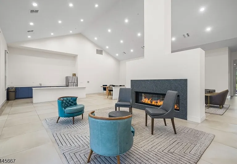723 Lorhan Dr — Photo 10
