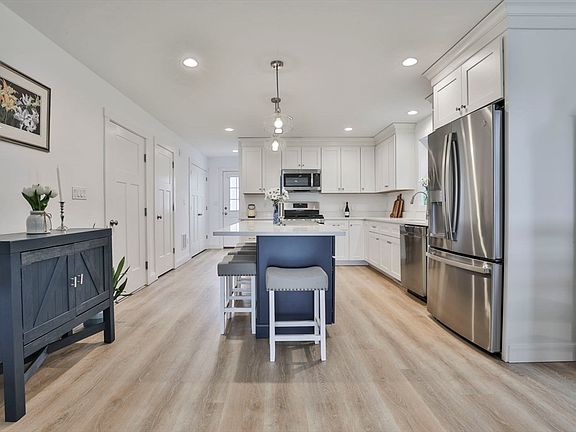4th image of 207 Beach Rd #C-2