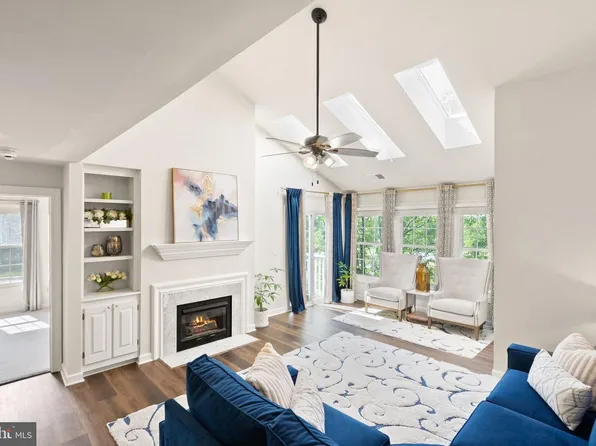 8115 Lacy Dr APT 304, Manassas, VA 20109