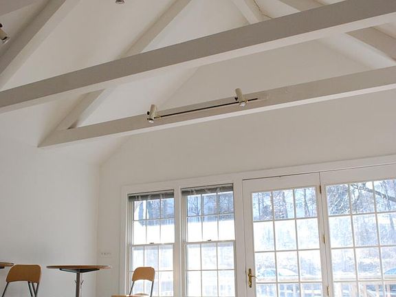 Vaulted Ceiling in the livingroom