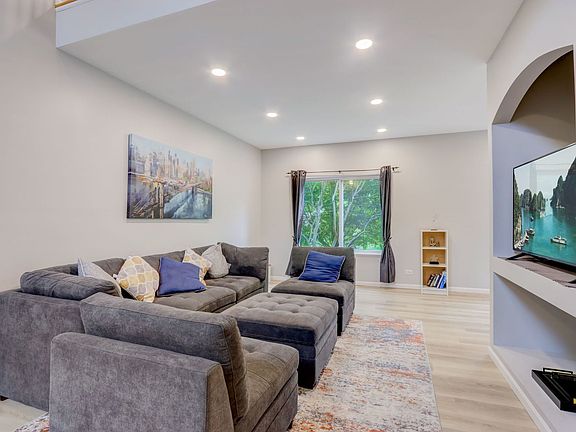 3rd image of 2478 Jamestown Ln