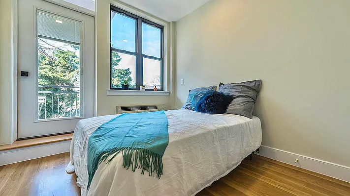 Rented by EXR | media 15