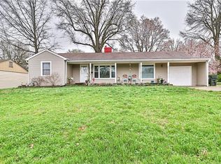 208 E Chestnut St, Odessa, MO 64076