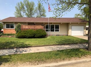 201 14th St E, Williston, ND 58801