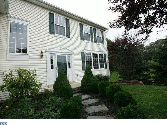 3rd image of 417 Greene Ln