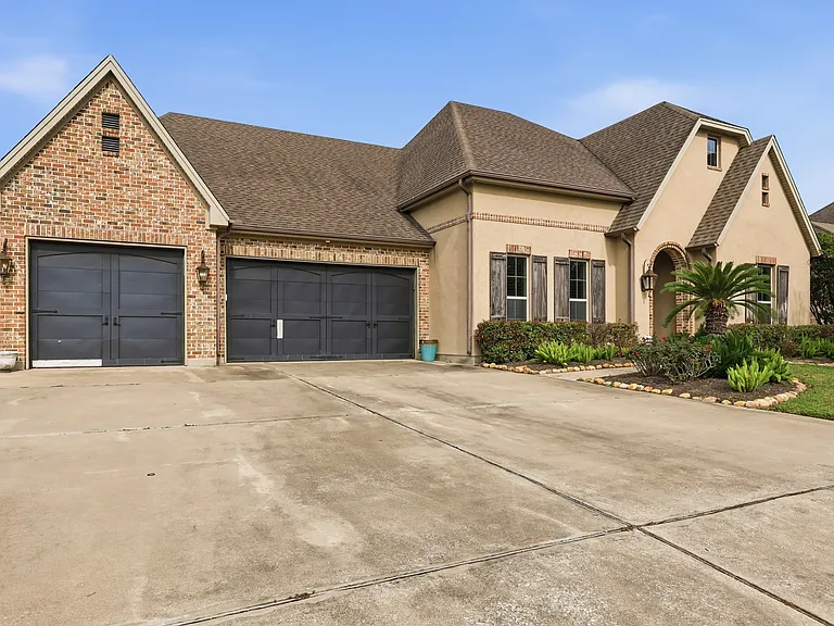 6470 Claybourn Dr — Photo 1