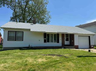 1533 S Adams Ave, Freeport, IL 61032